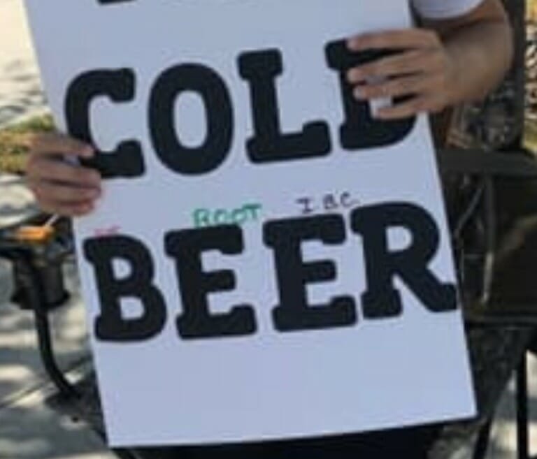 Police are called on boy selling “ice cold beer”—but then they get a closer look at his sign